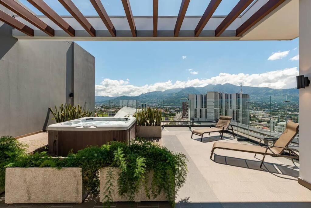 Rooftop Jacuzzi And City View San Jose  Exterior photo
